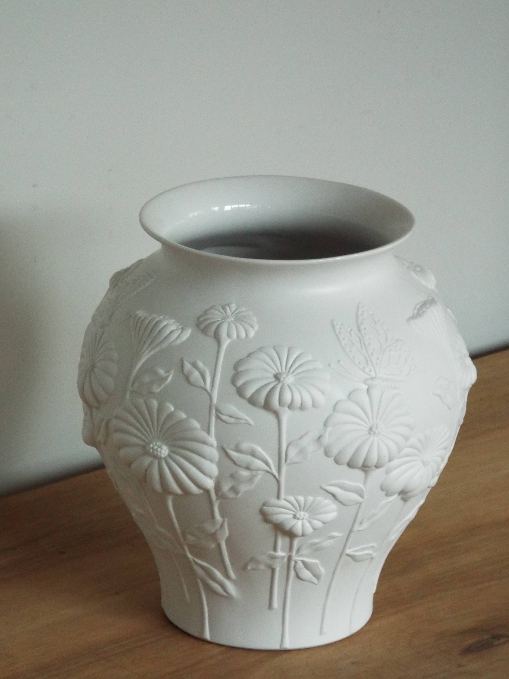 Porcelain vase by Manfred Frey for Kaiser H20cm