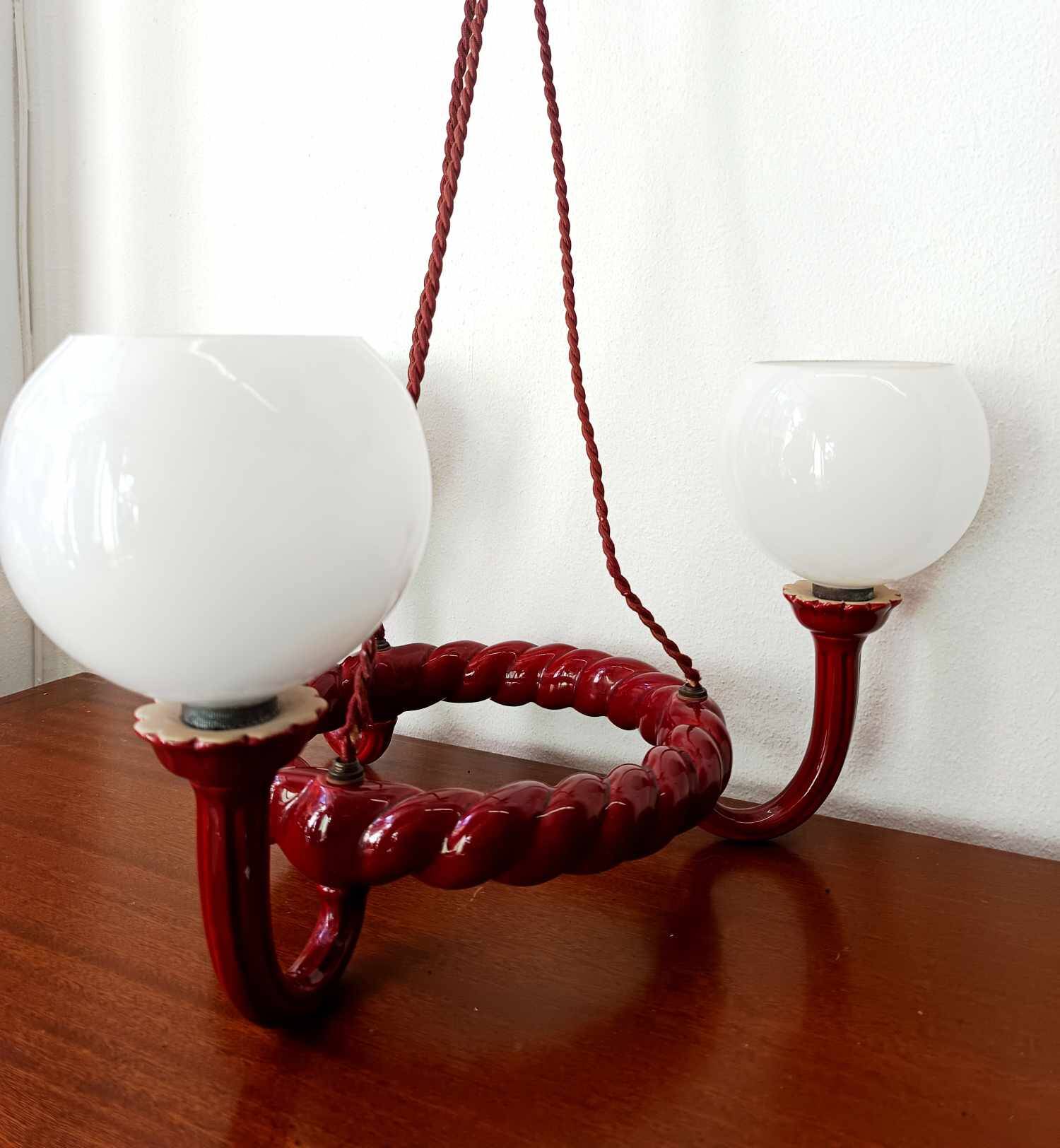 Chandelier in burgundy ceramic and white opaline