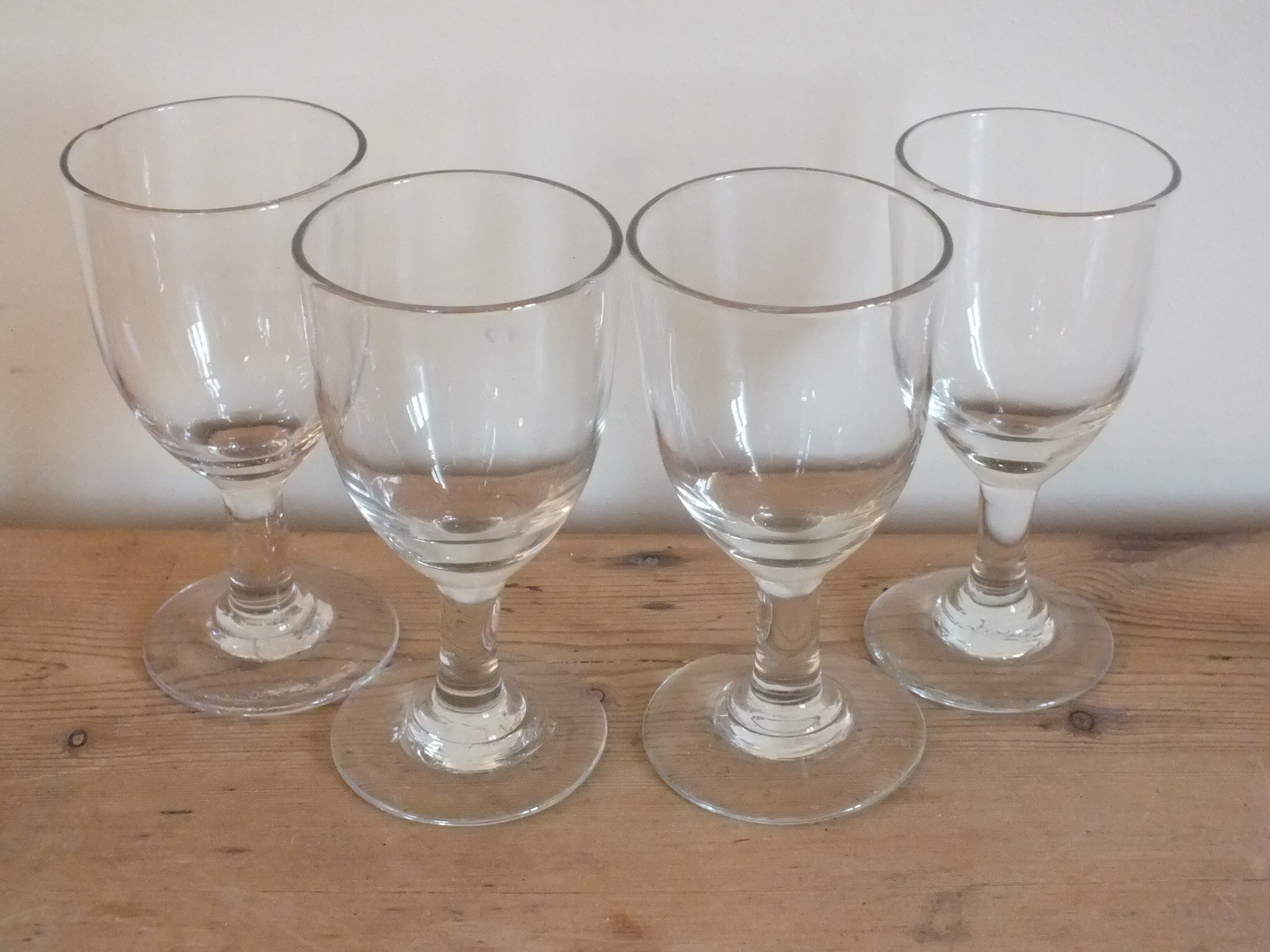 4 antique glasses in port or alcohol decorated with arabesques