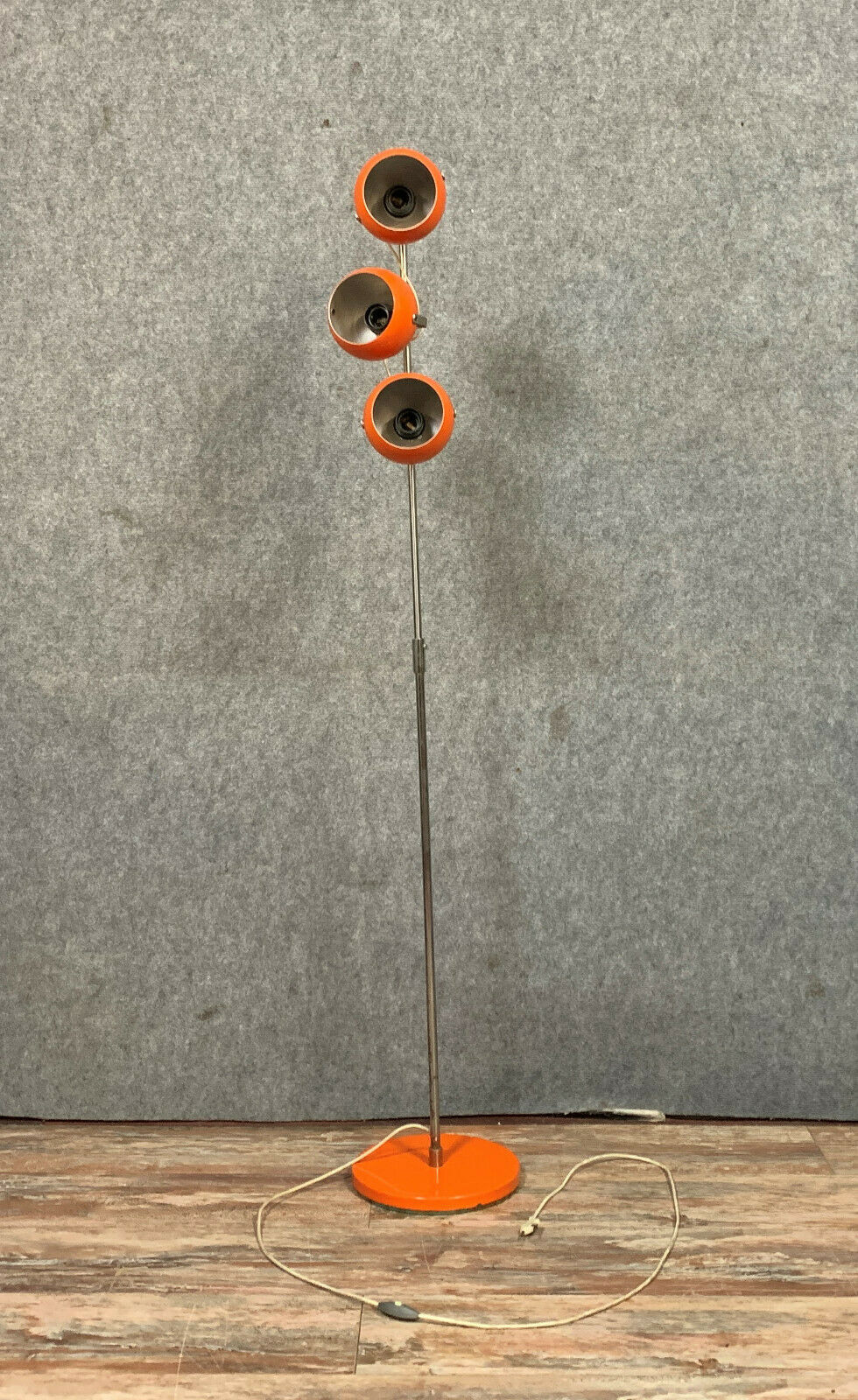 Italian design floor lamp from the 1970s
