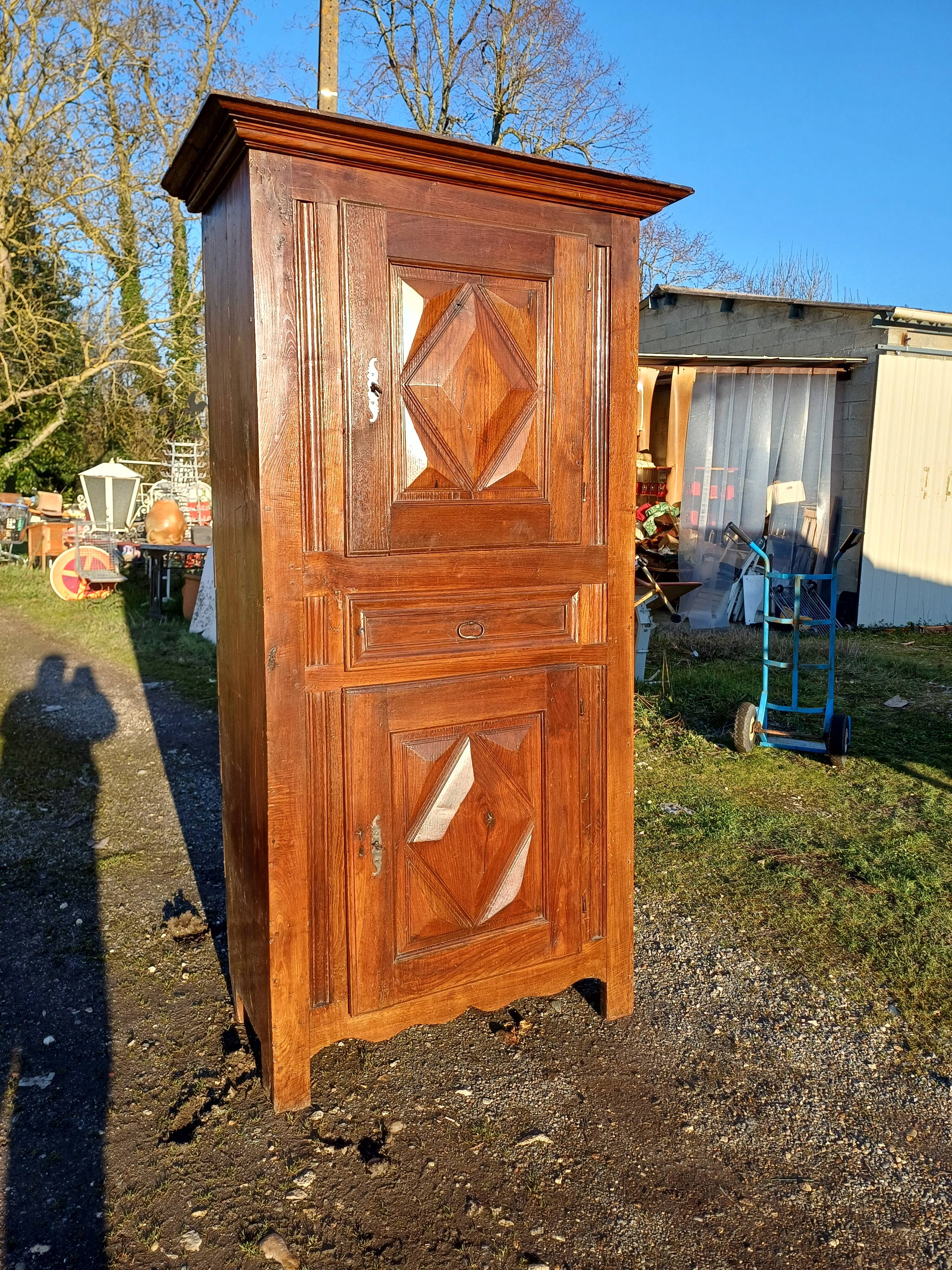 Armoire 2 portes , 1 tiroir chéne 19 éme