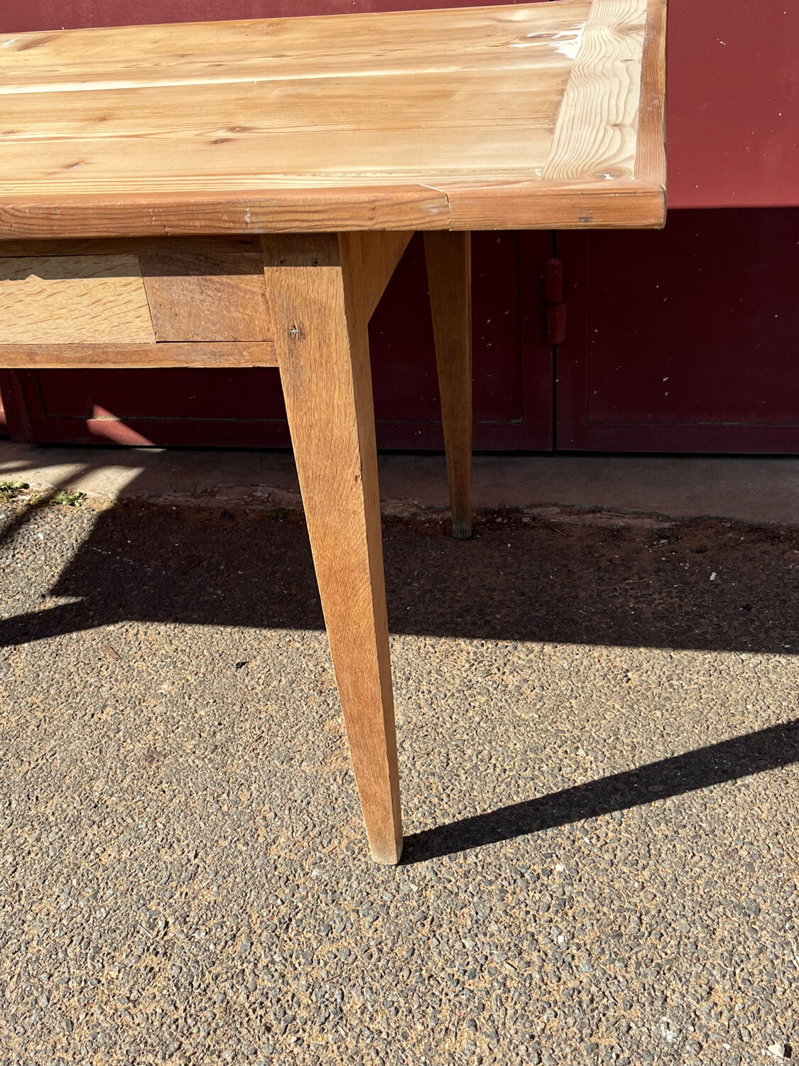 Spindle leg farm table