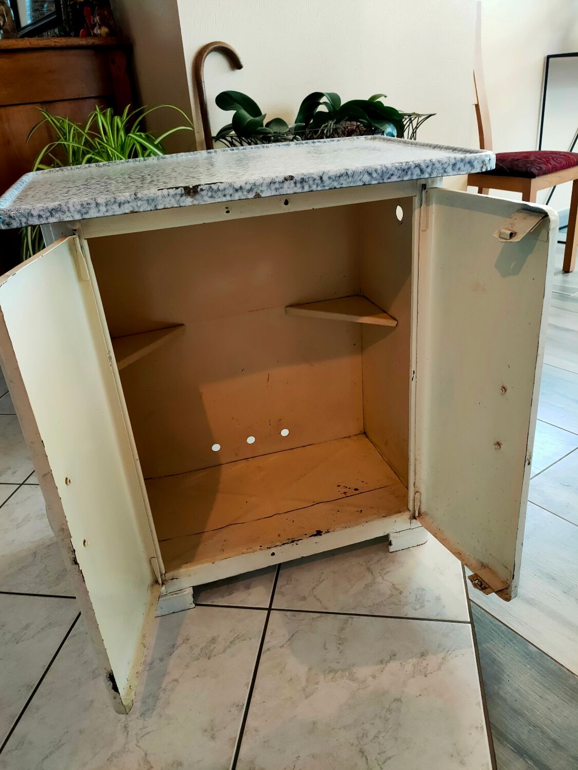 Buffet en tôle émaillée