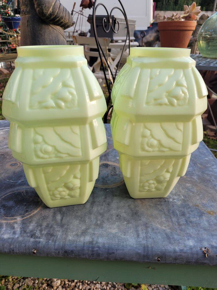 2 art deco vases