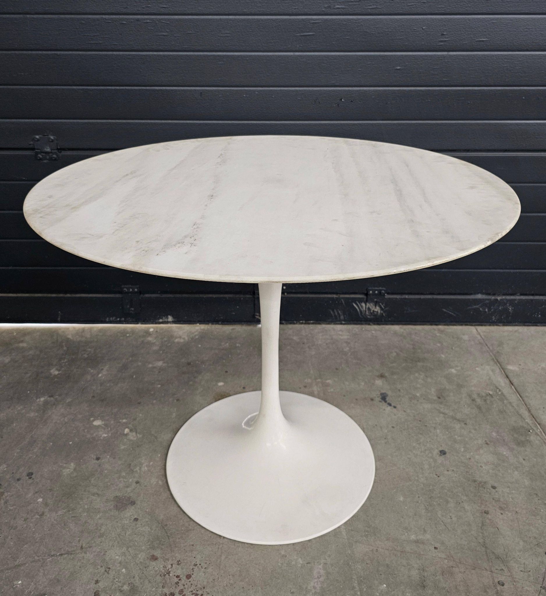 Tulip dining table with marble top by Eero Saarinen for Knoll International