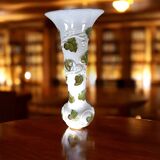 Baccarat  Vase Opaline XXL Décor Aux raisins 1860 19eme France