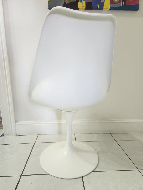 Chaise pivotante Tulip design de Eero Saarinen pour Knoll Int.