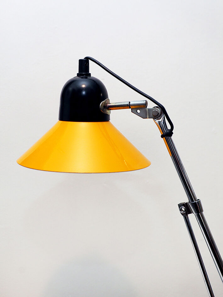 Aluminor desk lamp,vintage 70s, in orange-yellow and black lacquered metal. Good condition.