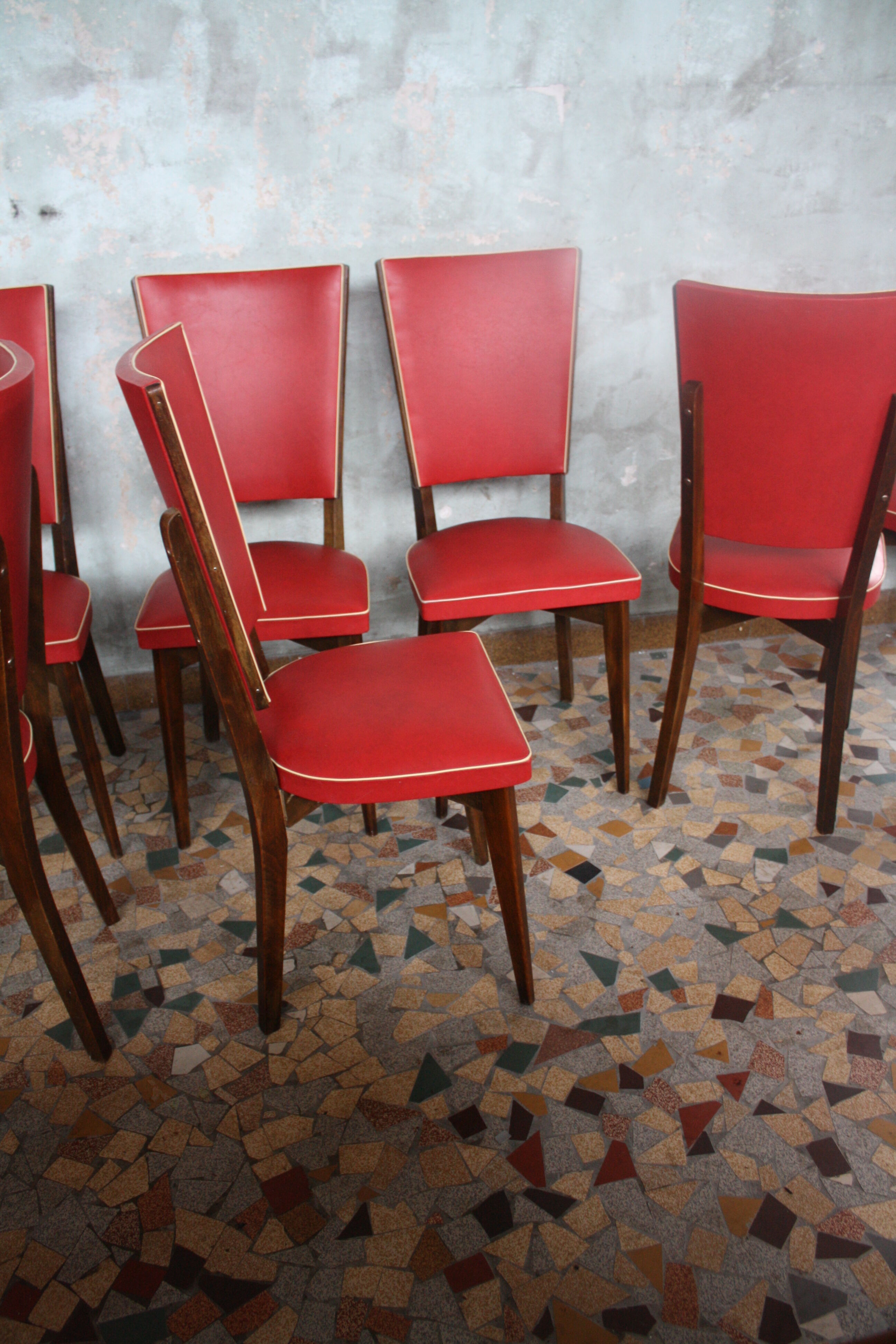 Lot of 8 vintage wooden chairs and red skai