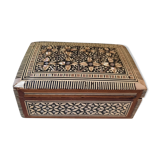 Oriental box in mother-of-pearl marquetry