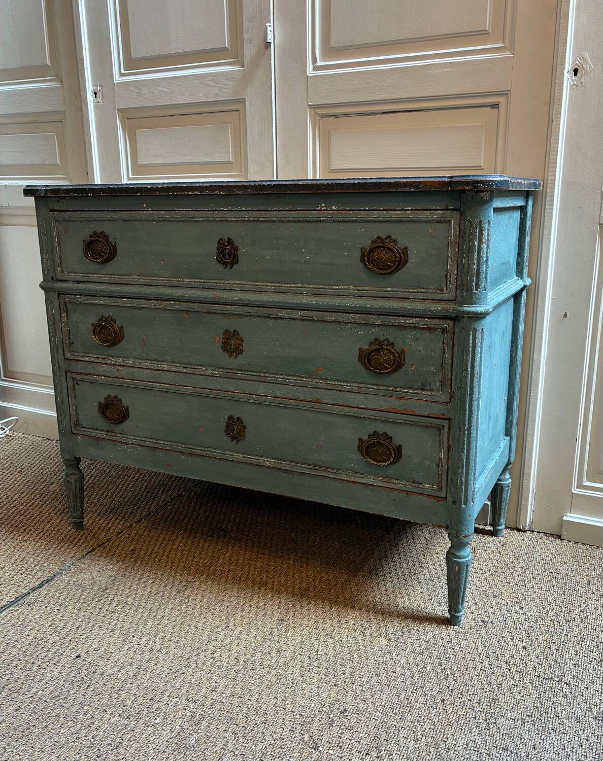 Old blue chest of drawers