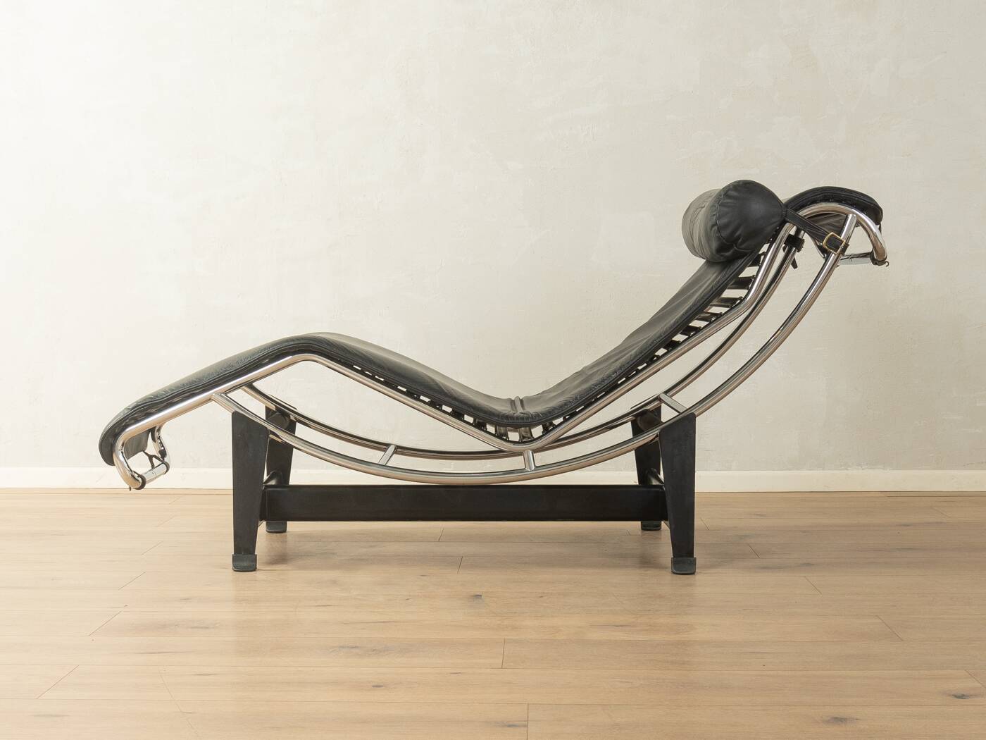 Cassina | Le Corbusier, Pierre Jeanneret & Charlotte Perriand LC4 chaise longue