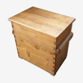 Old pine box