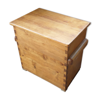 Old pine box