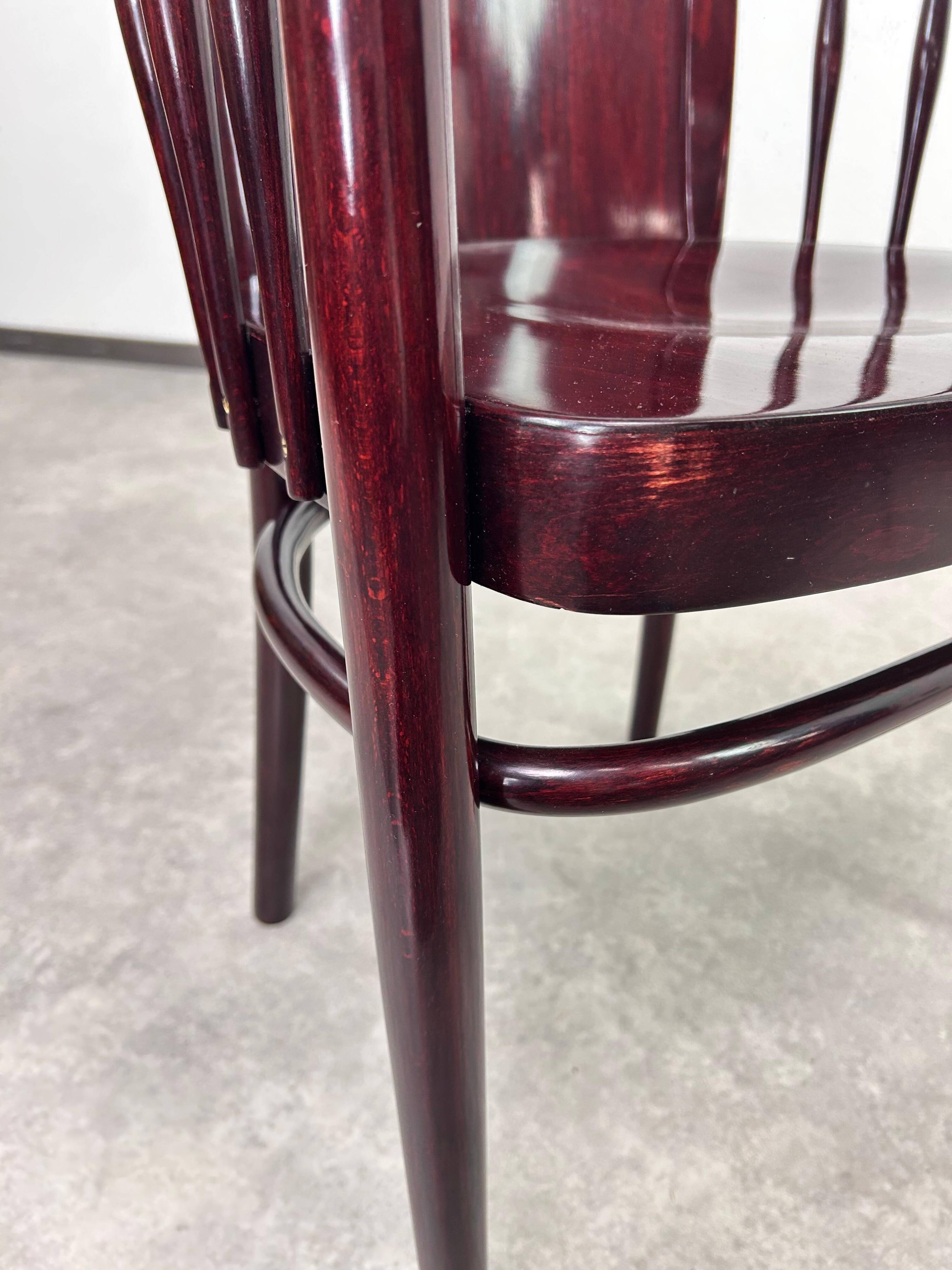 Rare fauteuil en bois courbé de Thonet