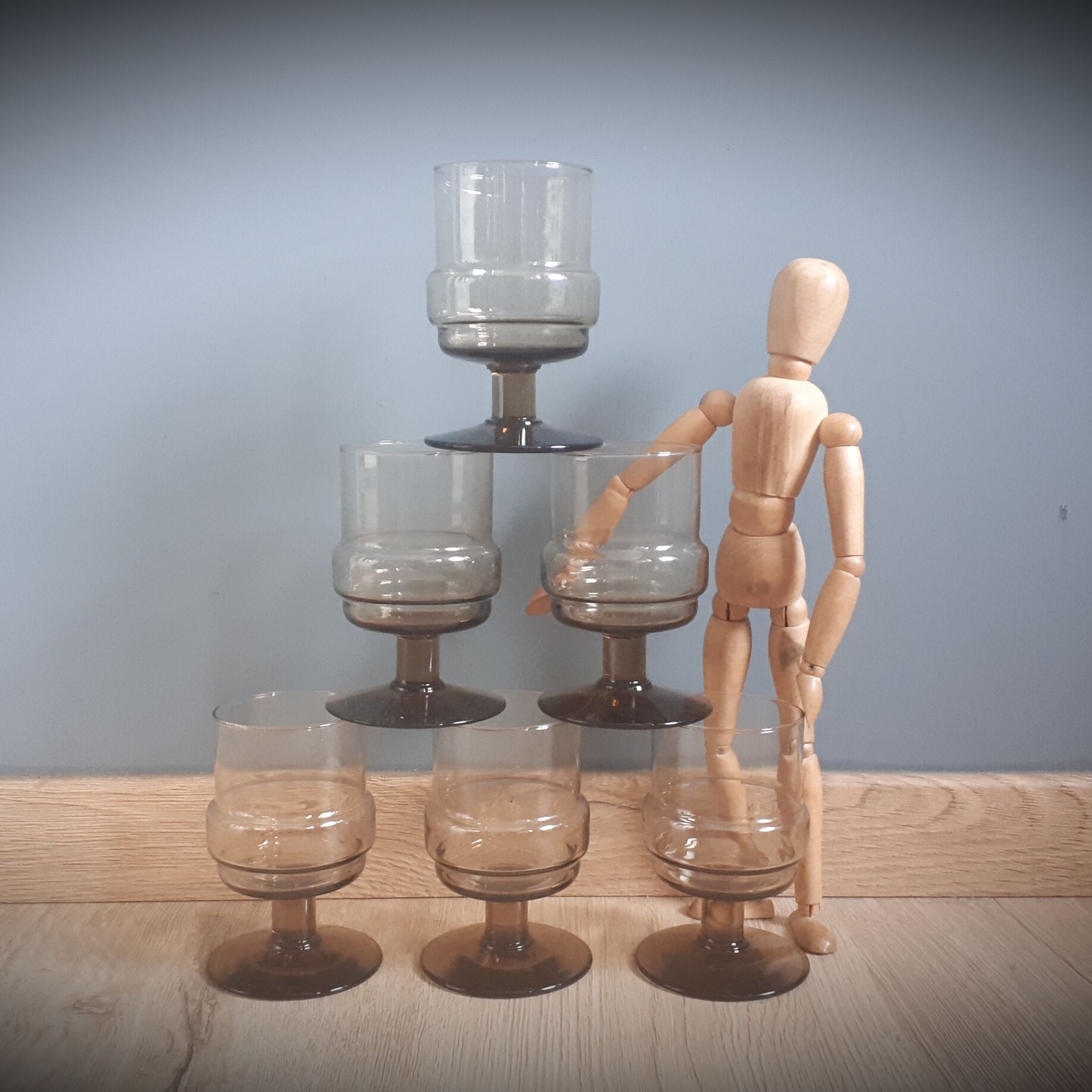 Set 6 vintage brown glasses