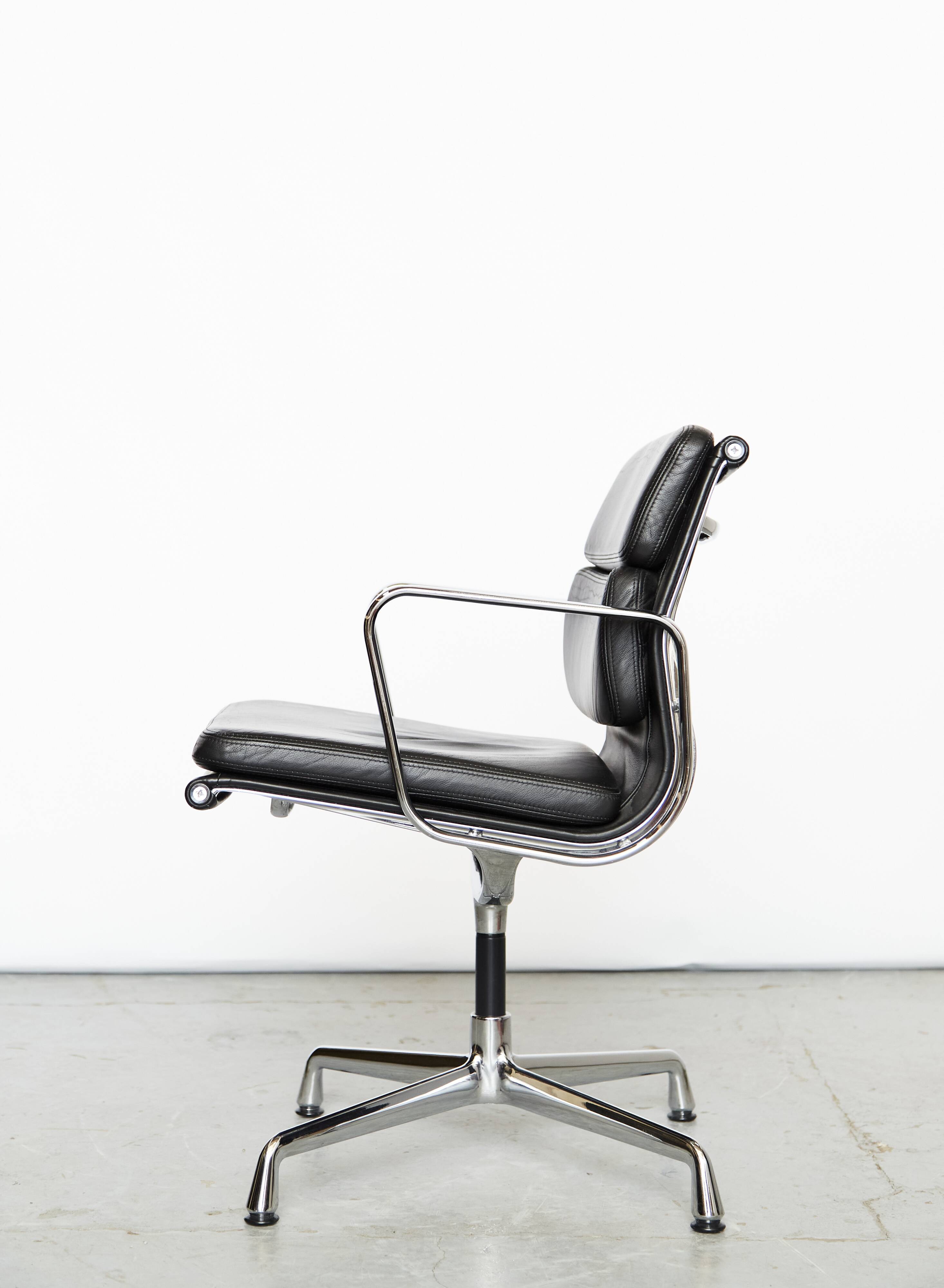 Charles & Ray Eames Chair EA 208 Chair for Vitra