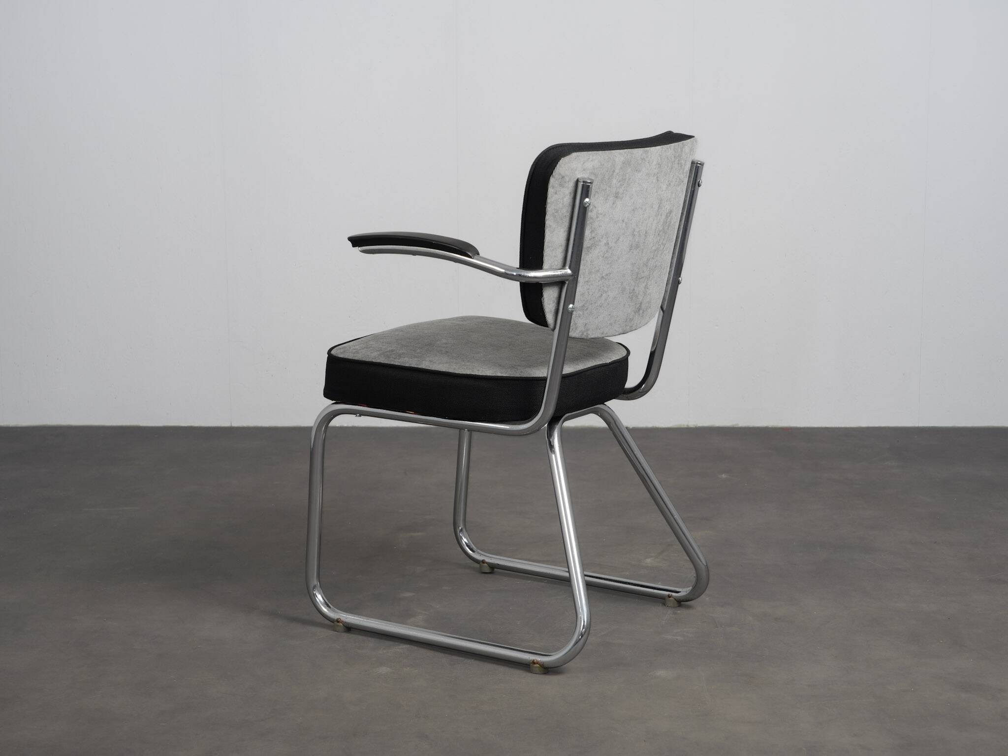 Fauteuil moderniste par Ahrend de Cirkel, Pays-Bas, années 1960.