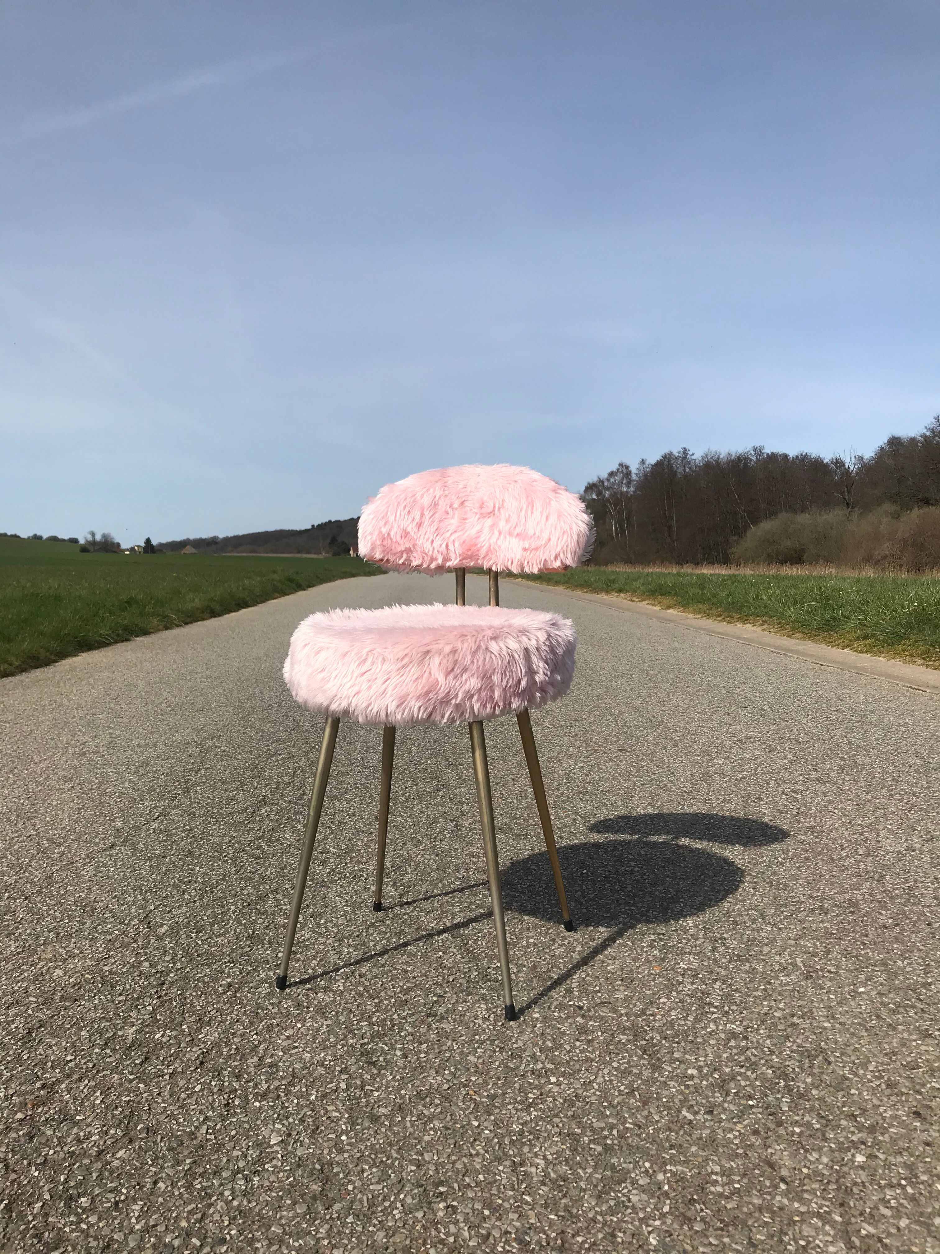 Pelfran rose moumoute chair