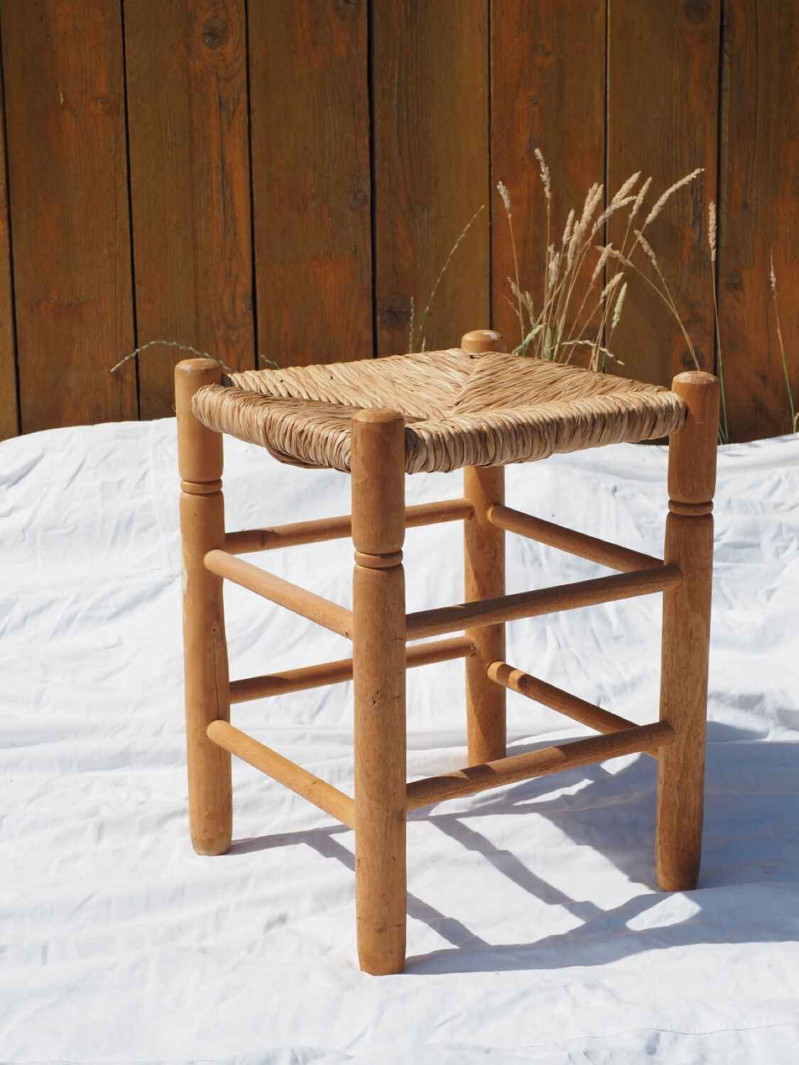 Low stool in wood and straw