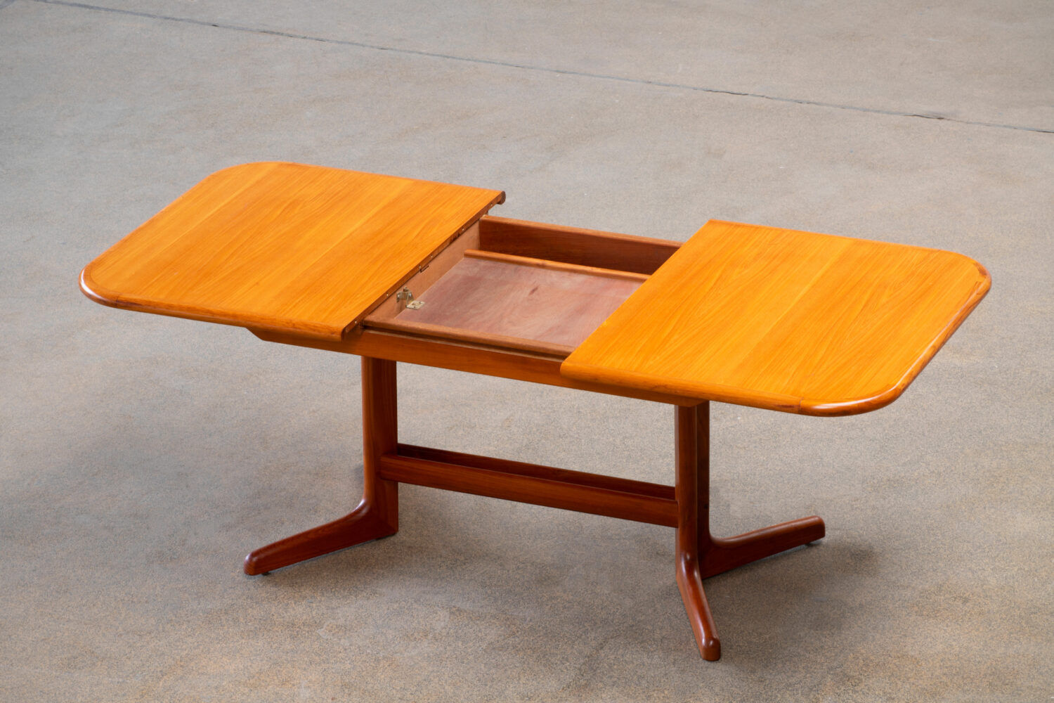Scandinavian table in teak 1960