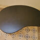 Table basse tripode années 50/60 forme rein Skai noir