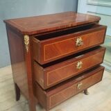 Petite commode marquettée de style transition