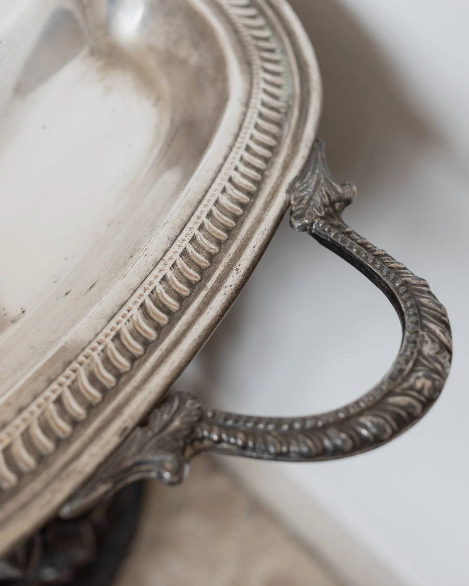 Plateau vintage en métal argenté - plat à rôtir en argent - design classique - Italie - années 1950