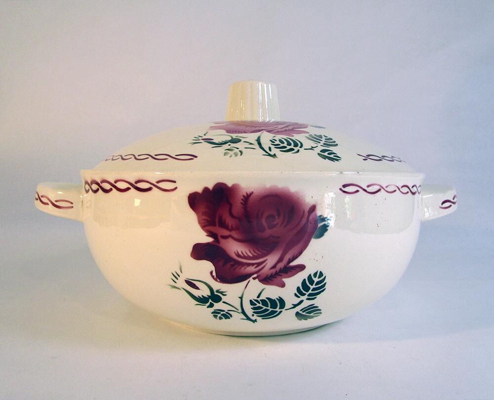 Badonviller tureen pot with red roses