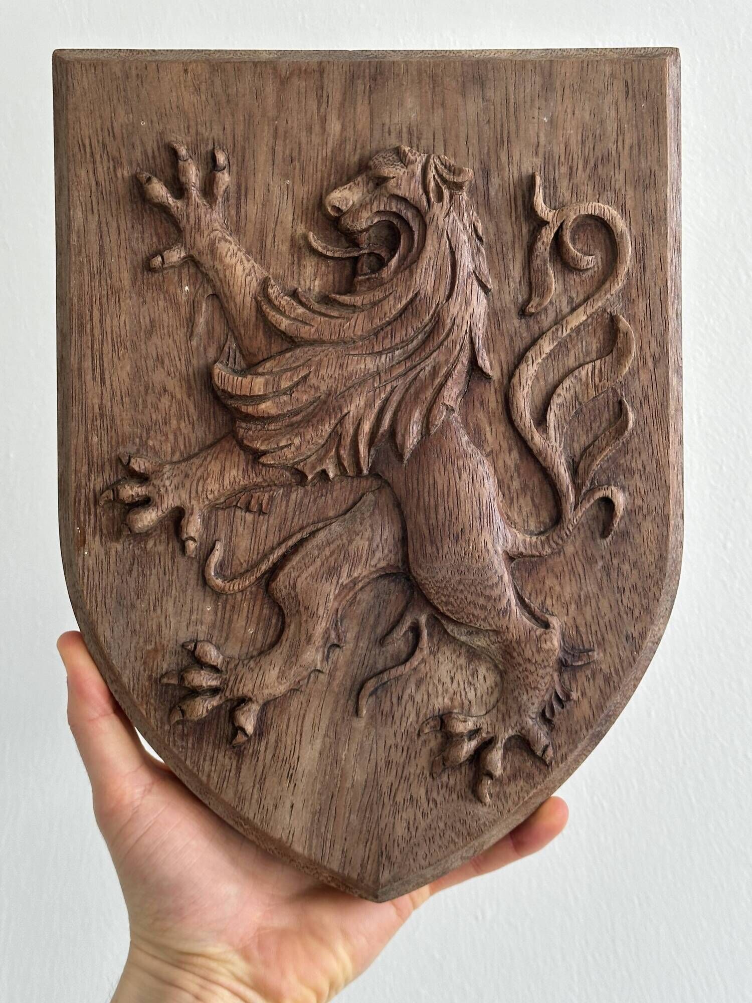 Plaque blason en bois Lion des Flandres.