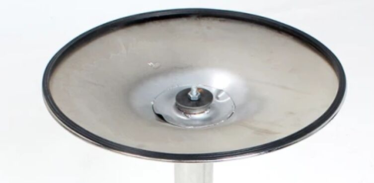 Dining table in chromed foot glass