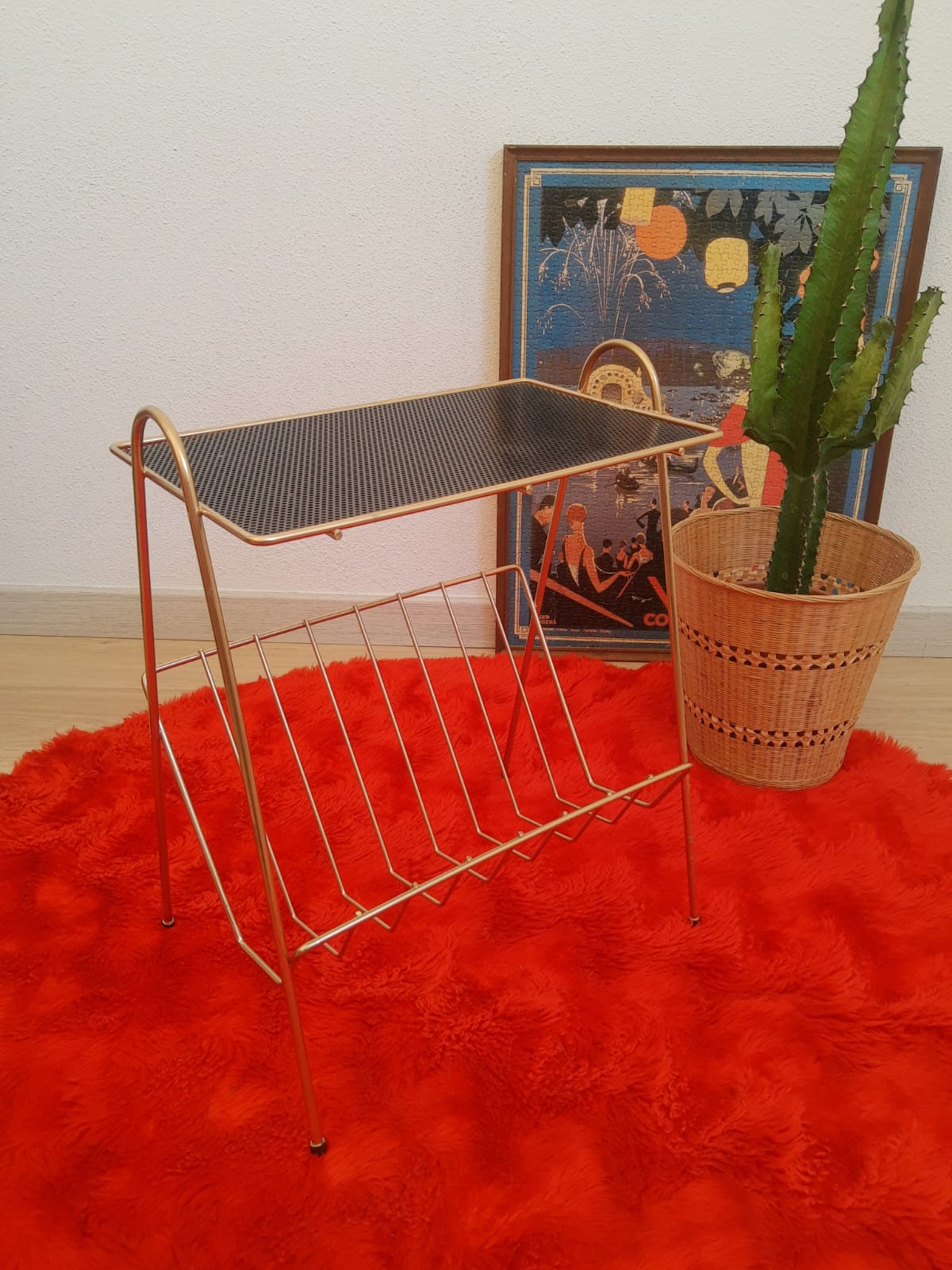 Pedestal table, door magazines in gilded metal years 50 - 60
