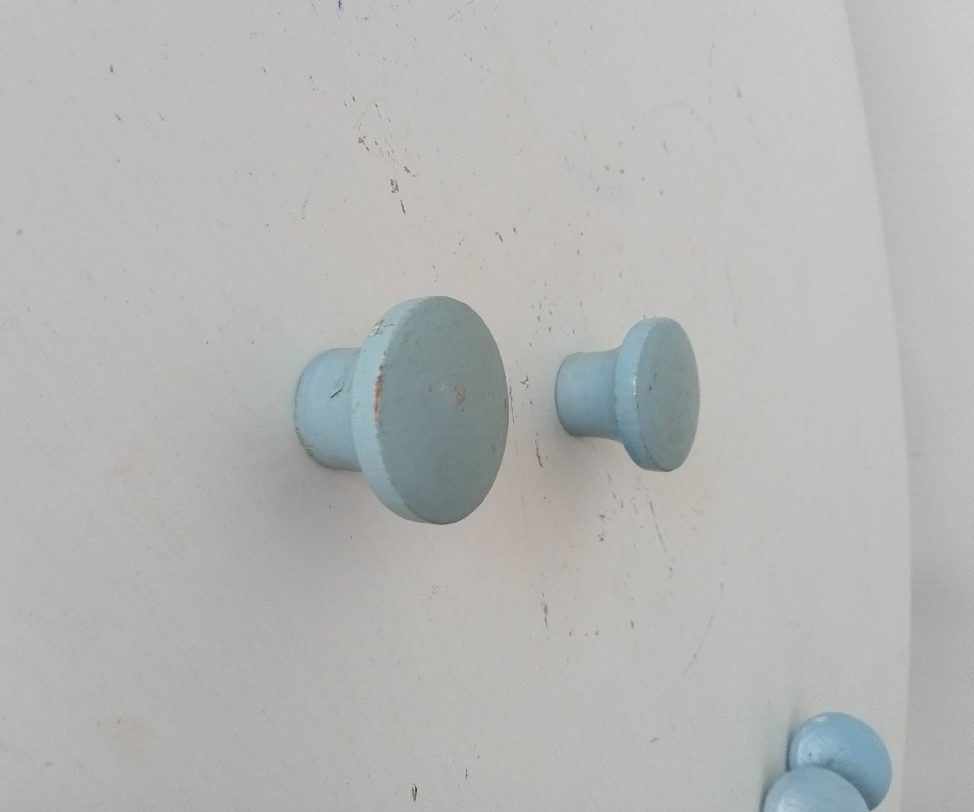 Paire de boutons de meubles vintage en bois