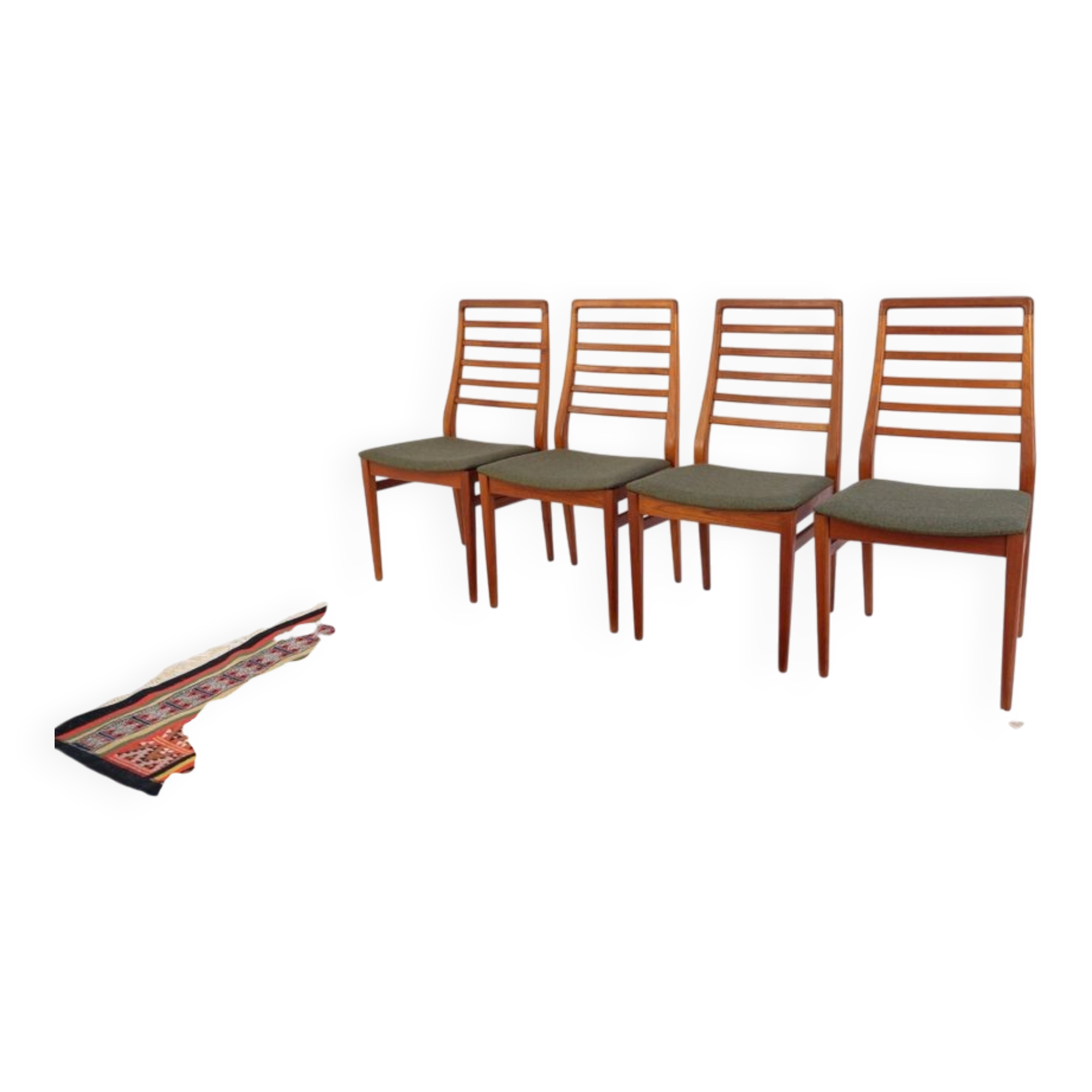 1960s-70s style chairs (4 pieces) in teak, retro vintage style.