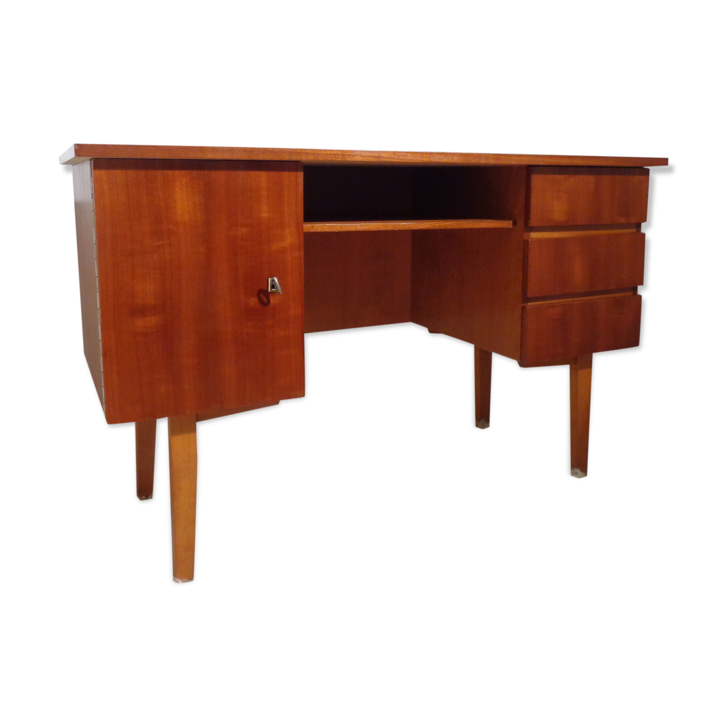 Desk of the 1960s vintage teak