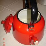 Red enamel kettle