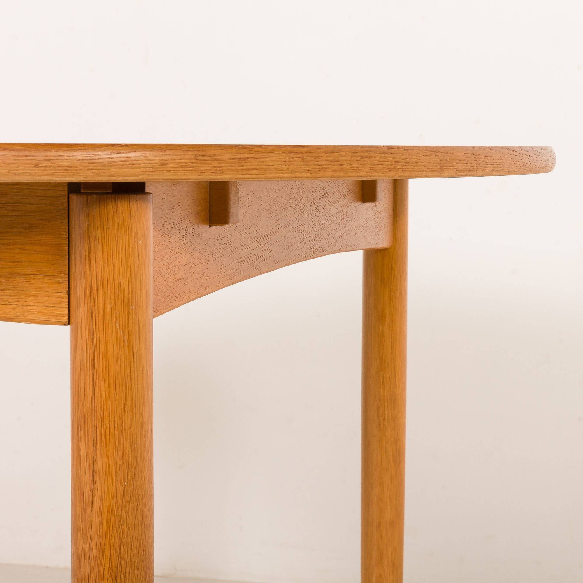 Danish Oak round dining table with one extension, 1970s