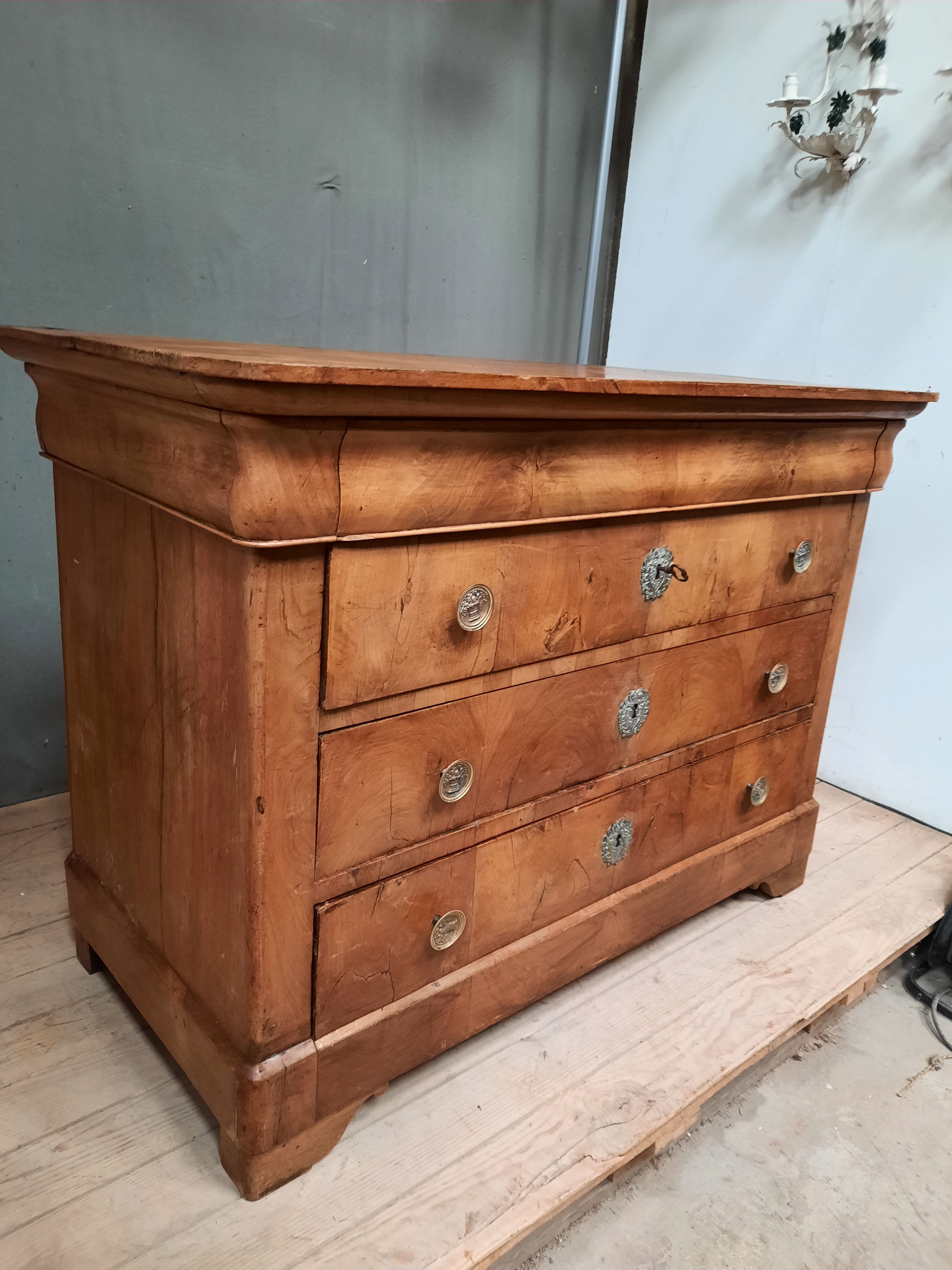 Commode Louis Philippe à doucine