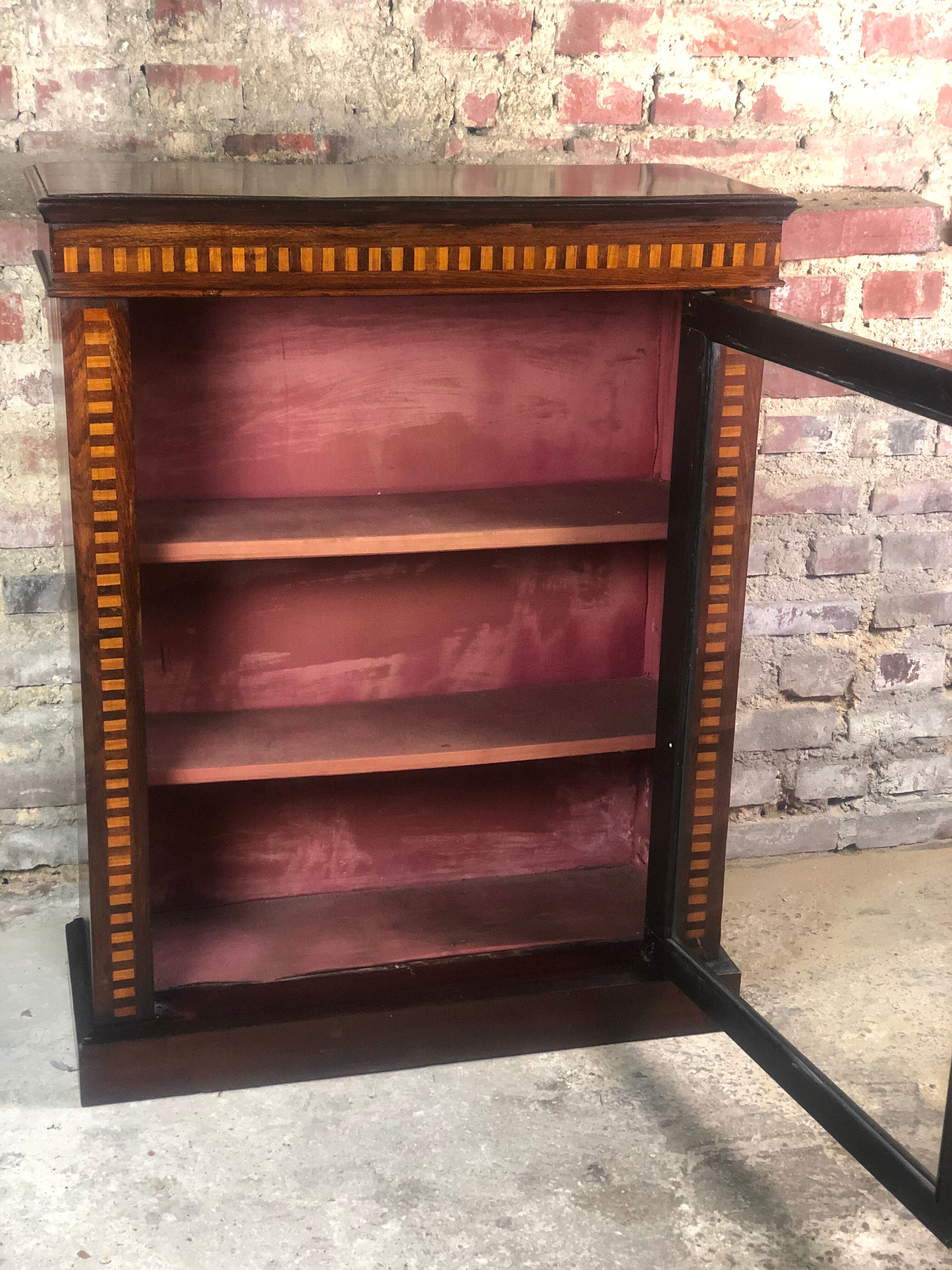 Low English style showcase/bookcase in mahogany and mahogany veneer 1930