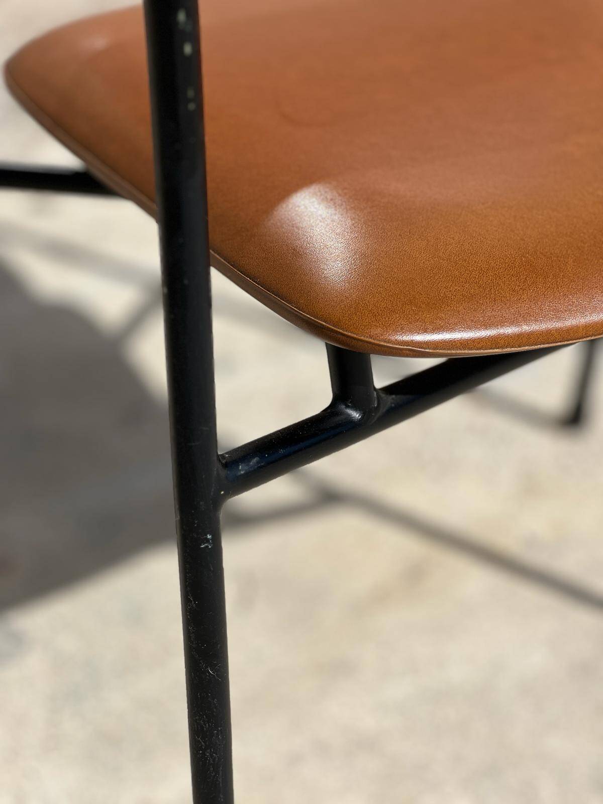 Fauteuil en métal, chêne et simili cuir vintage 1950