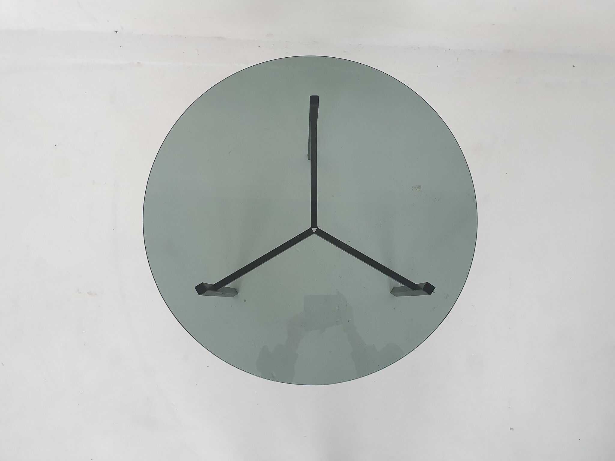 Table basse ronde en verre et en métal Pays-Bas des années 1960