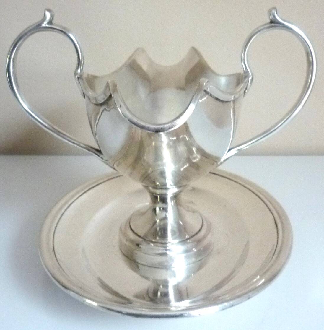 Large gravy boat on its frame, silver metal Cailar Bayard, 19th century