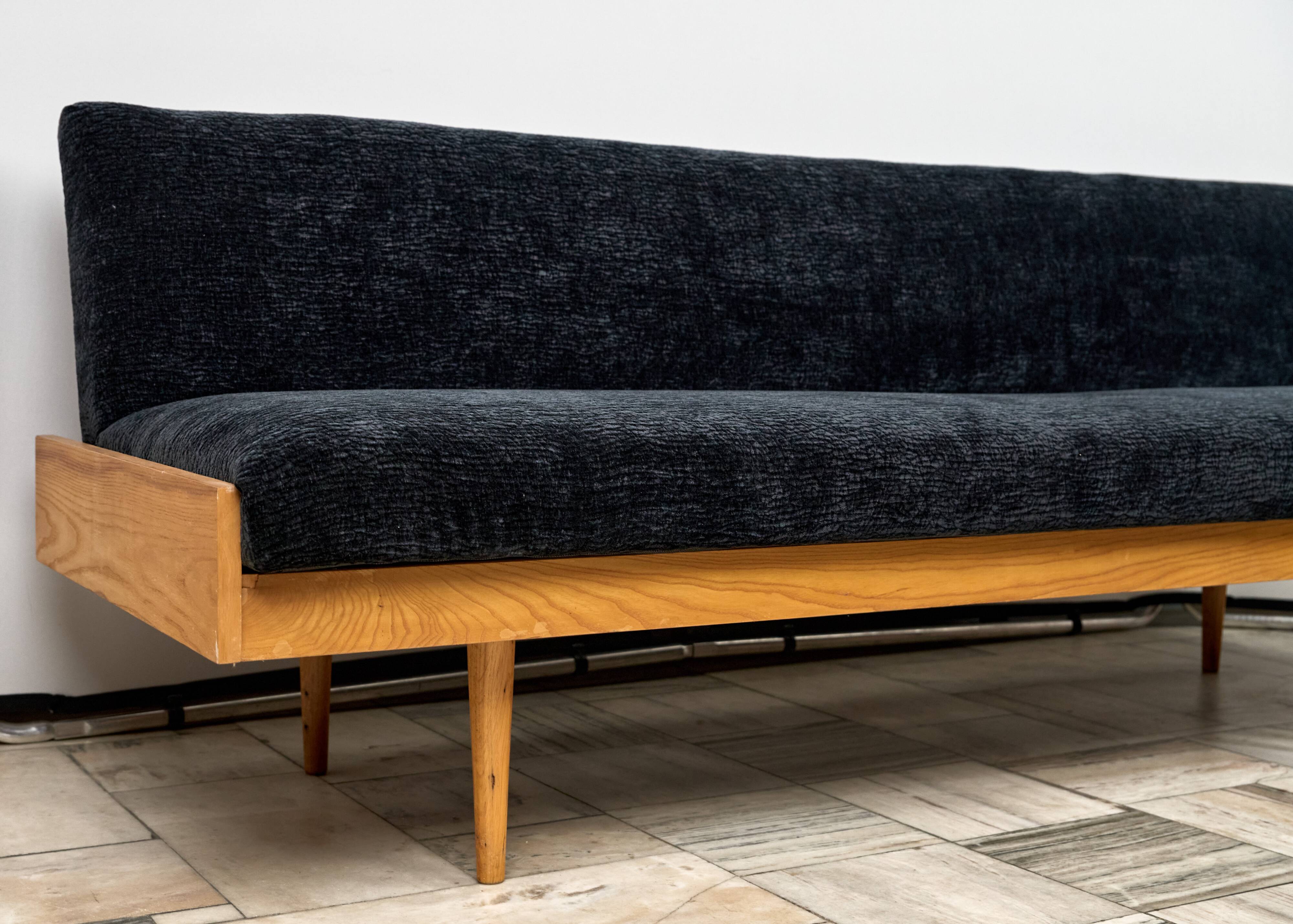 Canapé vintage par Miroslav Navrátil, années 1960, Tchécoslovaquie