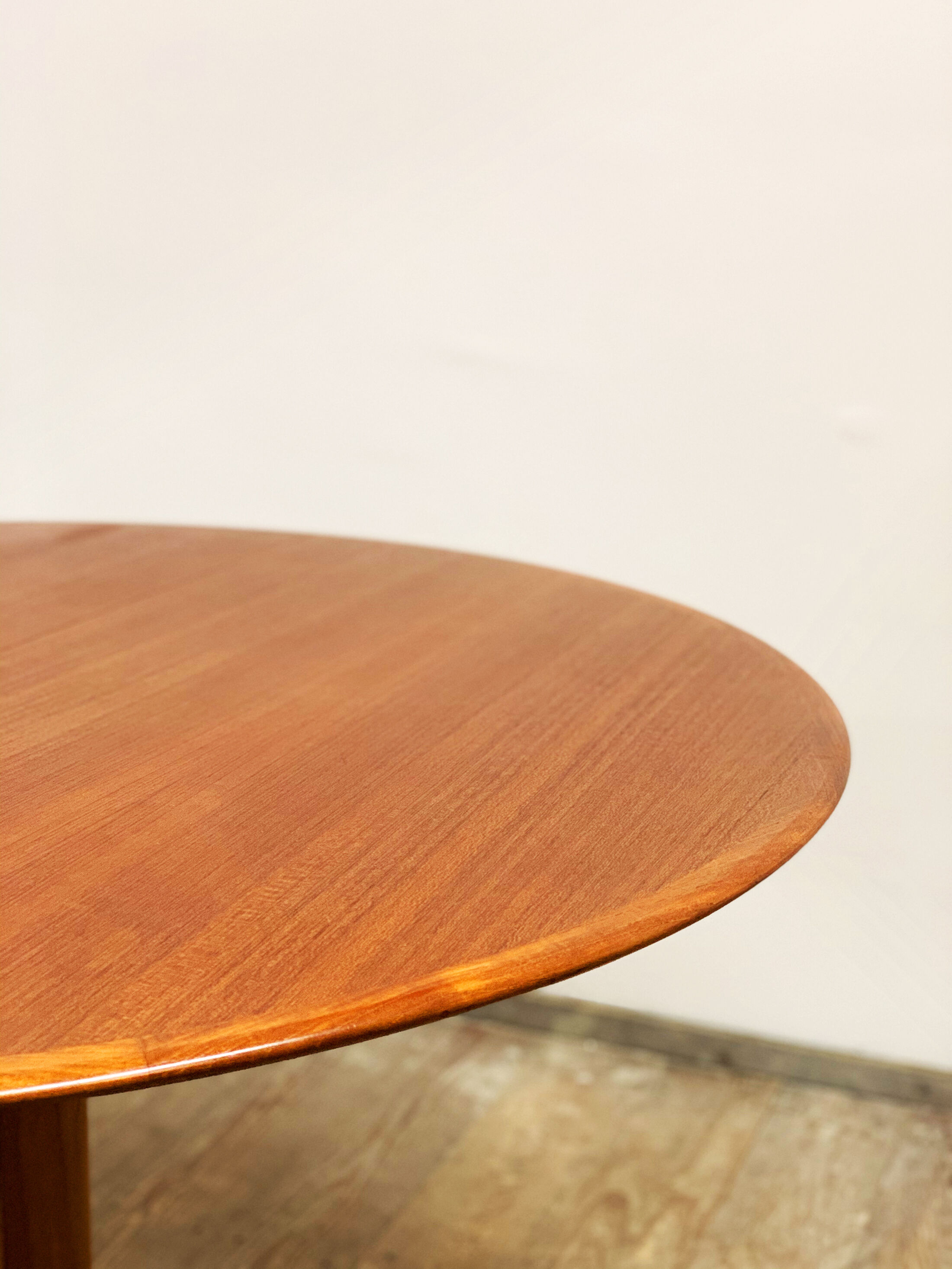 Round Circular Extendable Mid Century Teak Dining Table