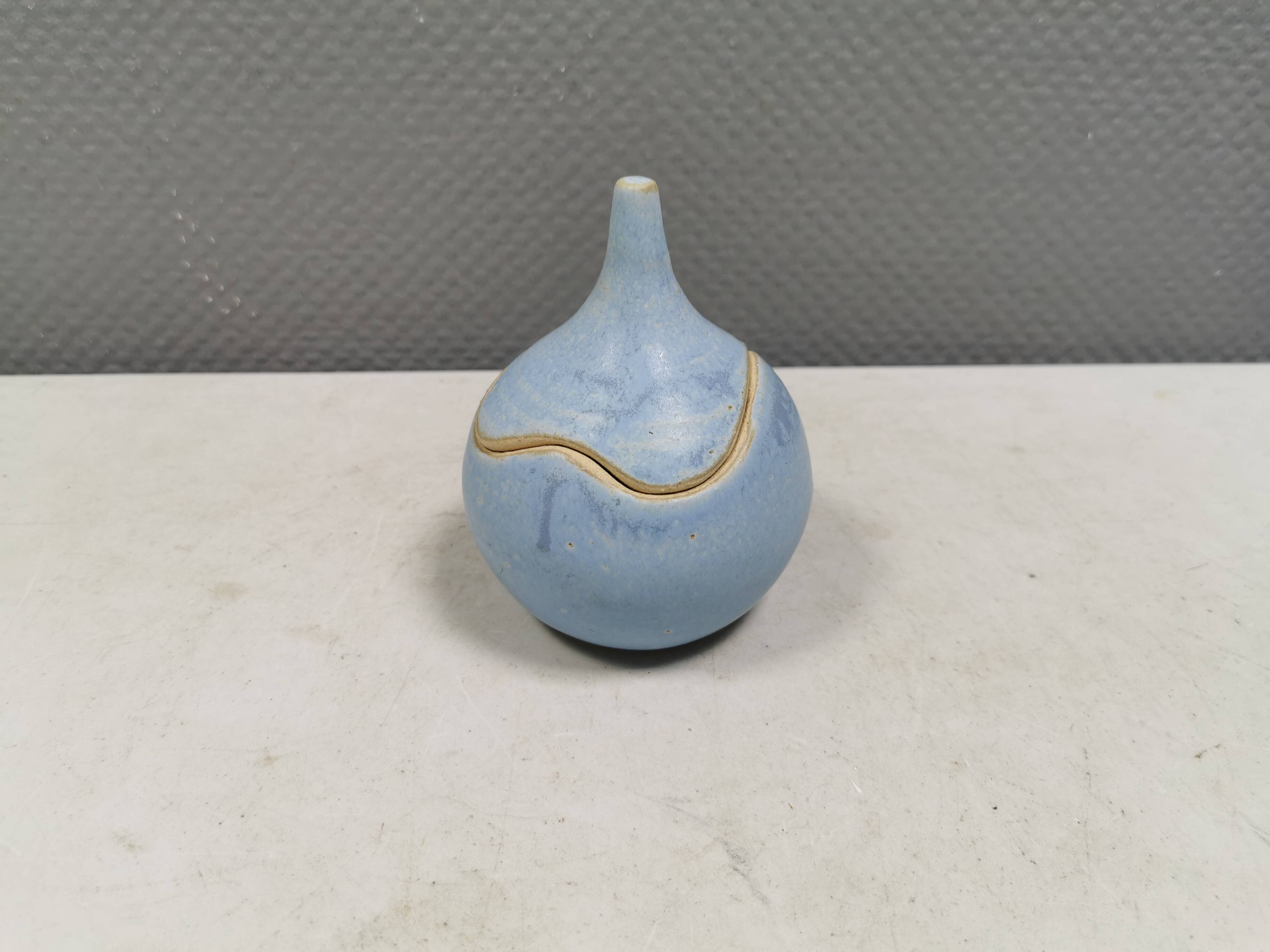 Sugar bowl/Lidded jar in ceramic, Danish from the 1980s-90s.