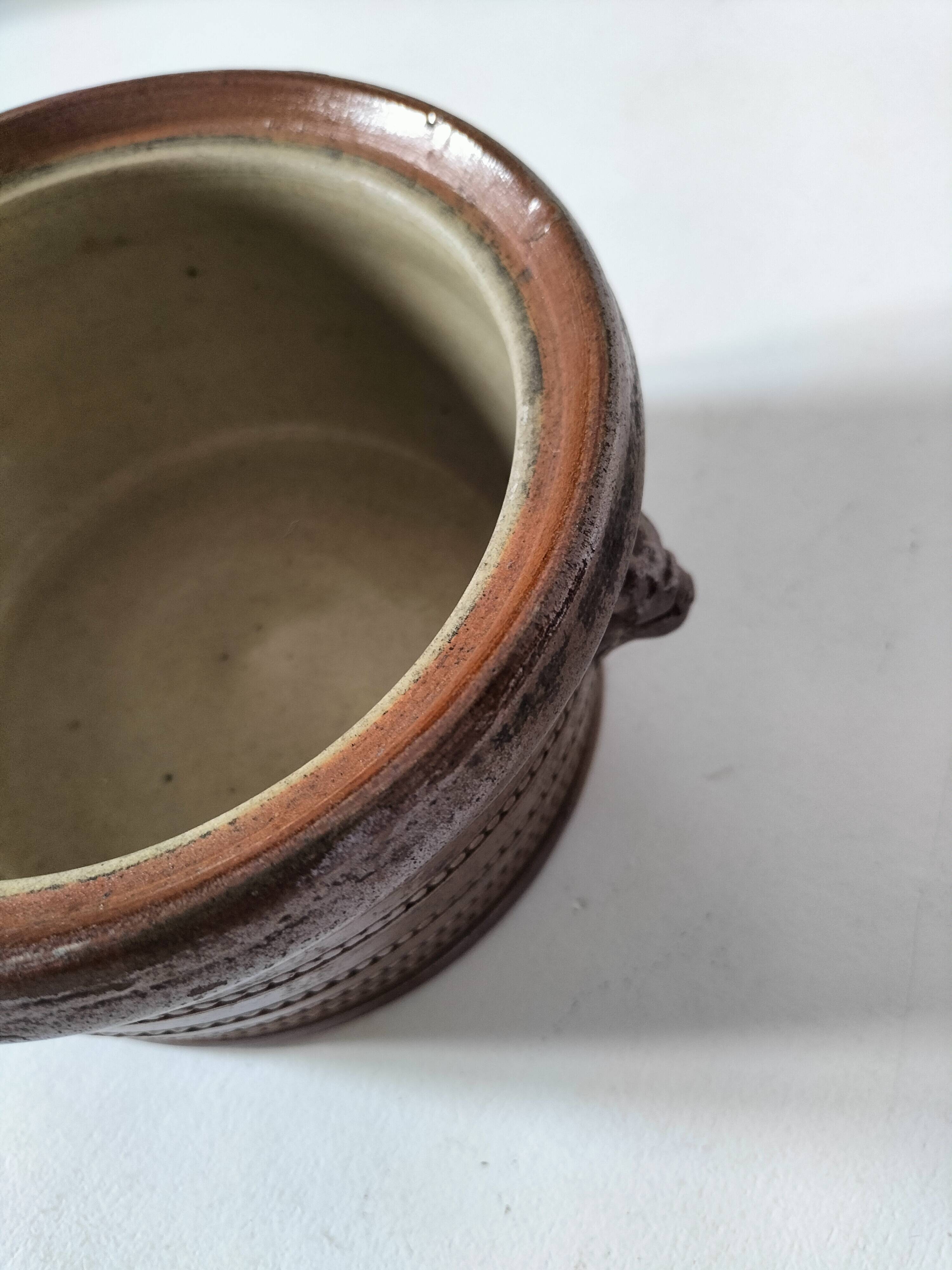Stoneware pot Corneau Myennes decorated with hares