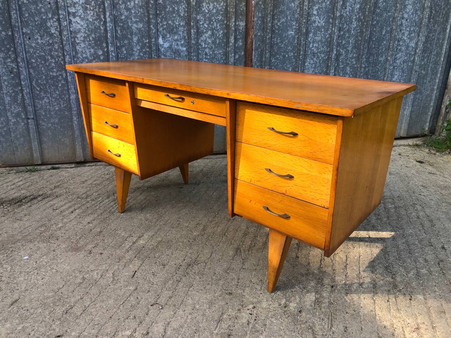 Bureau vintage à pieds compas en chêne