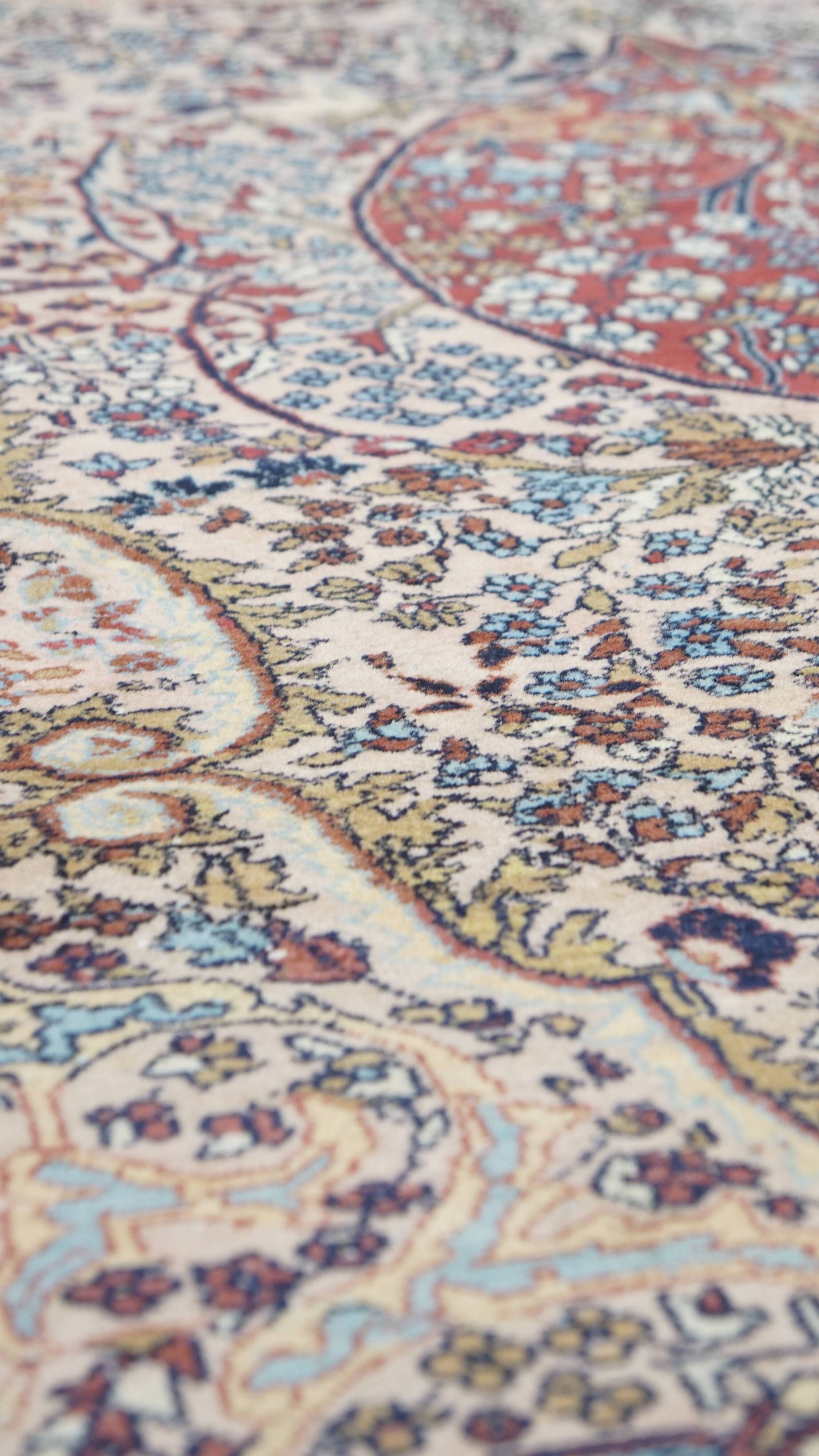 Hand-knotted rug with patterns – 232x139cm