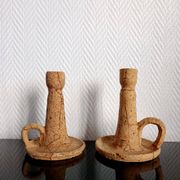 Paire de bougeoirs liège et terre-cuite.