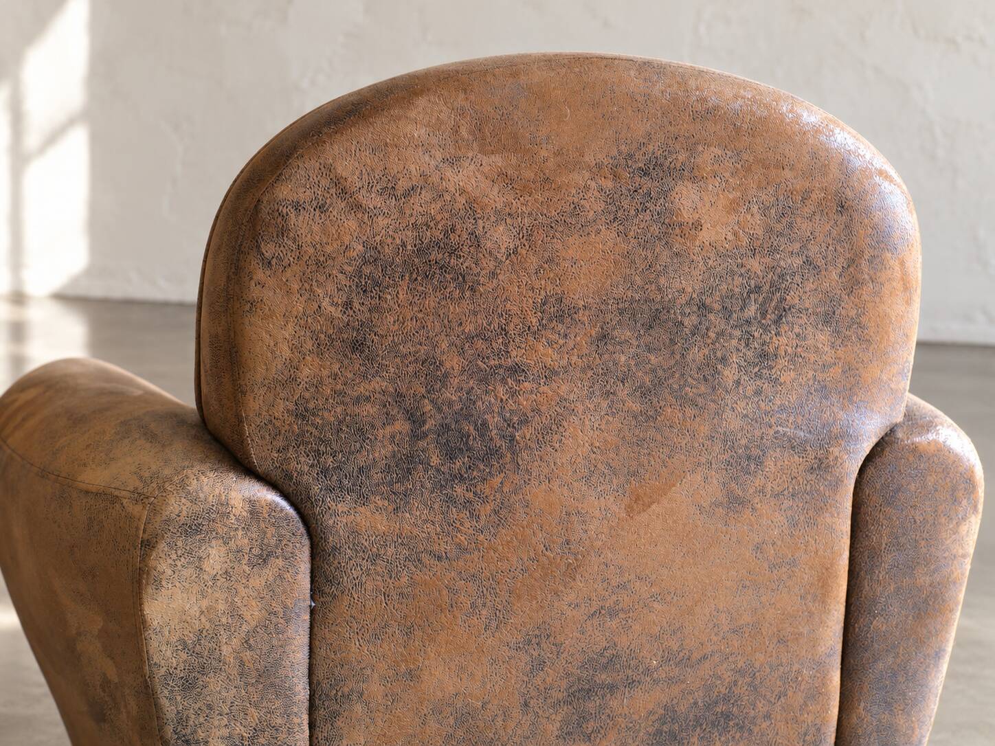 Club armchair in suede effect